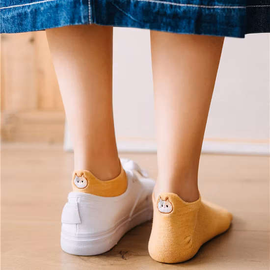 Women&prime;s High Quality Comfortable Smile Face Embroidery Cotton Short Ankle Socks