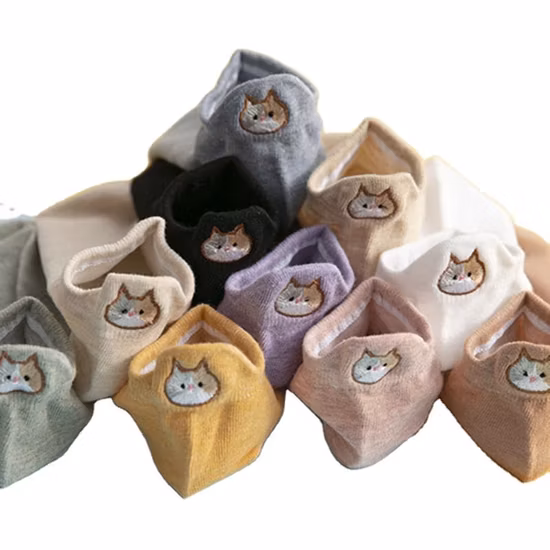 Women&prime;s High Quality Comfortable Smile Face Embroidery Cotton Short Ankle Socks