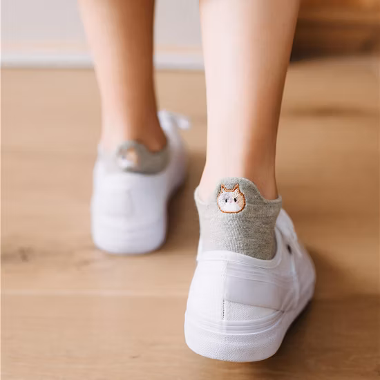 Women&prime;s High Quality Comfortable Smile Face Embroidery Cotton Short Ankle Socks