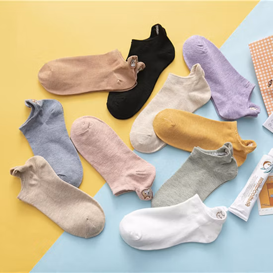 Women&prime;s High Quality Comfortable Smile Face Embroidery Cotton Short Ankle Socks