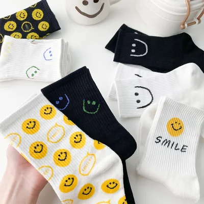 Meias engraçadas Smiley Kawaii Hip Hop Meia curta feminina Femme Happy Cartoon Meia branca preta de algodão